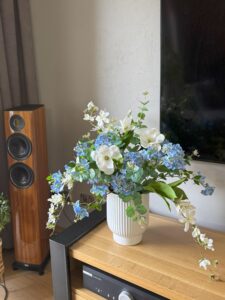 sztuczna kompozycja kwiatowa